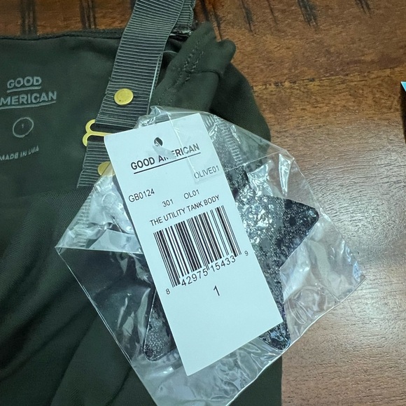 Good American Utility Tank Bodysuit – Olive, Size 1
Adjustable Straps | Gold - Picture 4 of 5